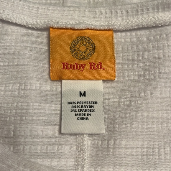 Ruby Rd. Lightweight white short sleeve top crochet on bell sleeves Size M NWT - Picture 5 of 9